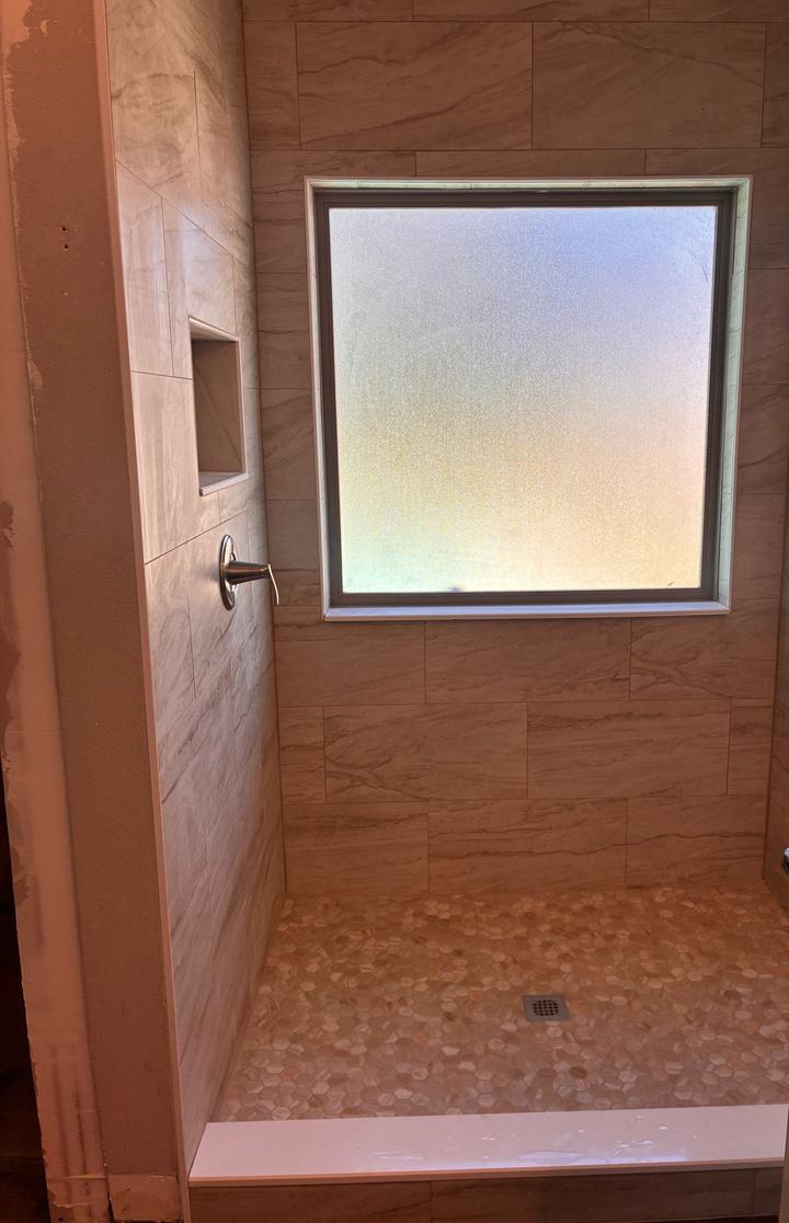 Tile wrapped around the window, built-in niche
